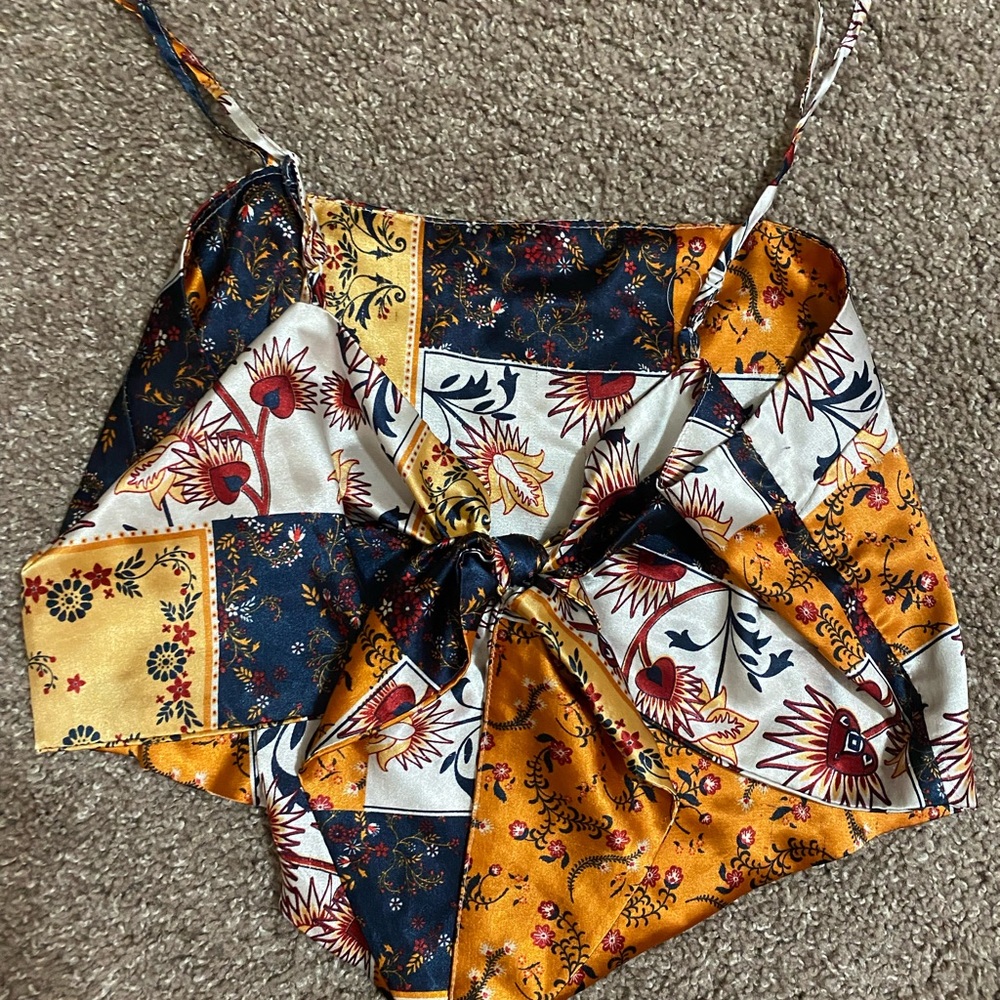 Crop top - Picture 1 of 2